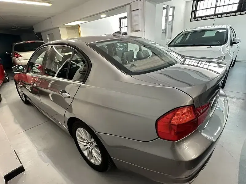Usado BMW 320 177 CV (130 kW) 2009 Gris / plata Berlina