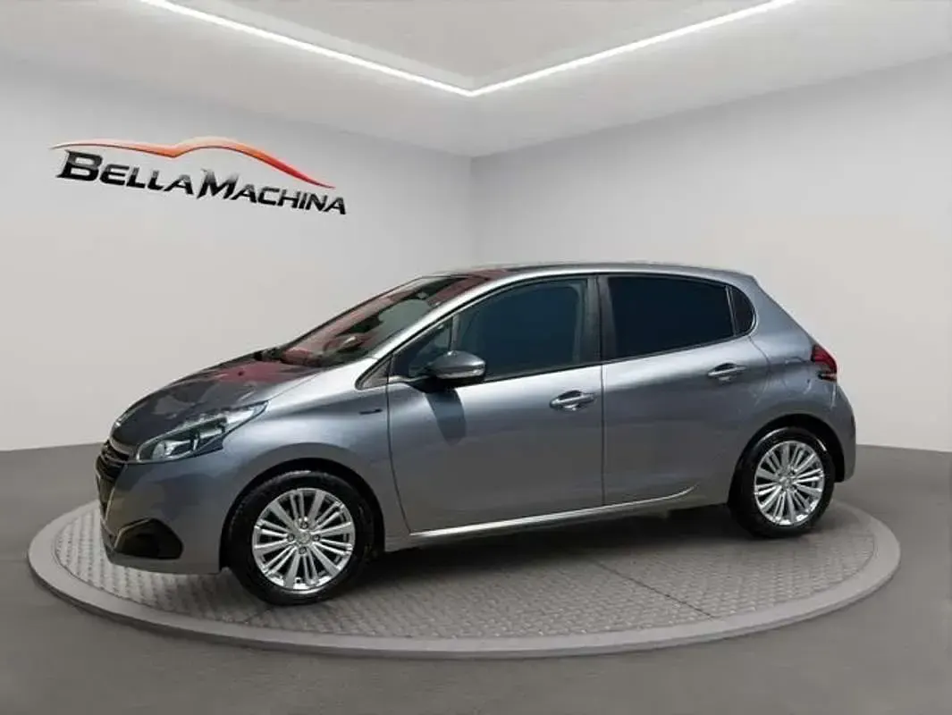 Usado Peugeot 208 Signature Sky 83 CV (61 kW) 2019 Gris Utilitario