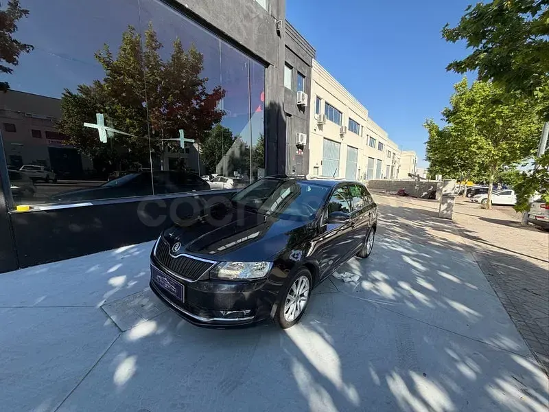 Usado Skoda Rapid Active 95 CV (69 kW) 2019 Negro Utilitario