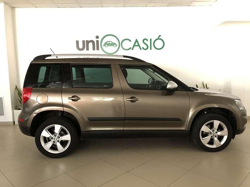 Usado Skoda Yeti Active 110 CV (80 kW) 2016 Marrón SUV