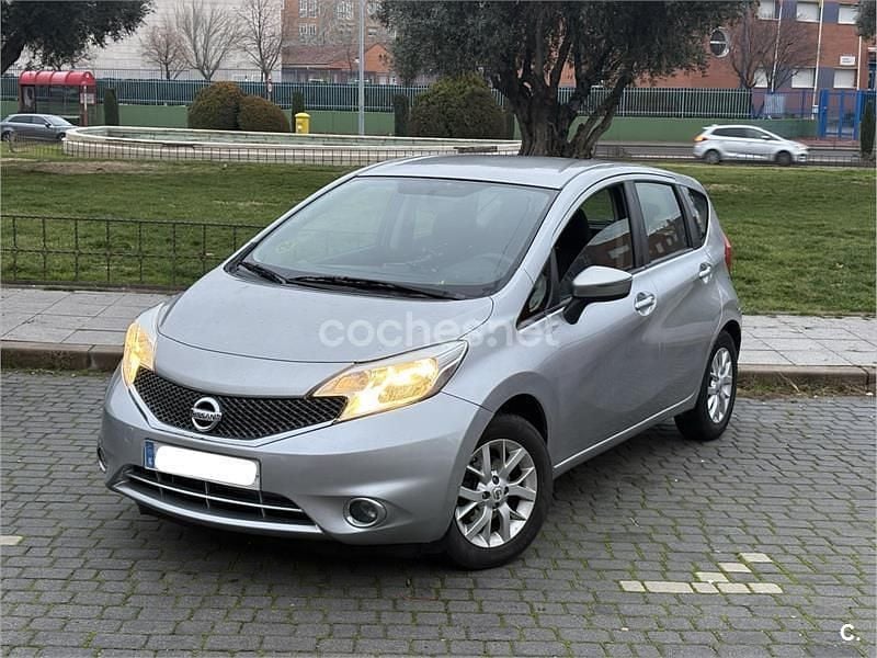 Gris / plata Usado 2014 Nissan Note Premium Edition Berlina | 3899 € (Precio justo) - Imagen 1/4