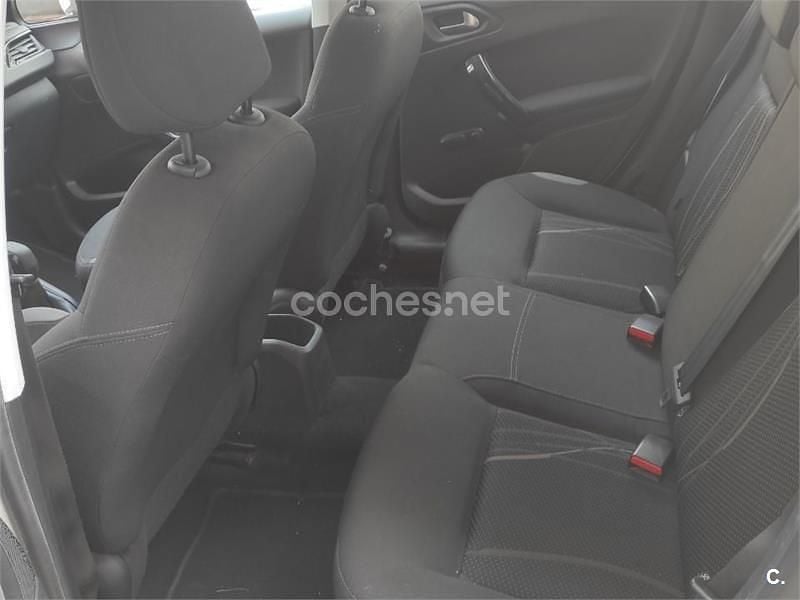 Używany Peugeot 208 Active 68 KM (50 kW) 2012 Biały Hatchback