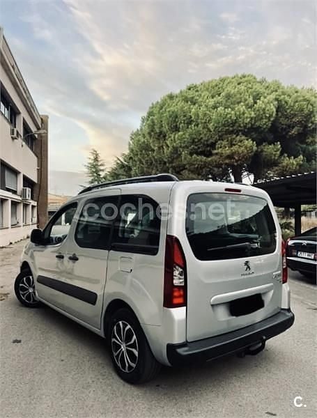 Usado Peugeot Partner Tepee Outdoor 92 CV (67 kW) 2013 Gris / plata Monovolumen