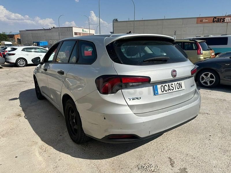 Usado Fiat Tipo Cross 130 CV (95 kW) 2022 Gris / plata Familiar