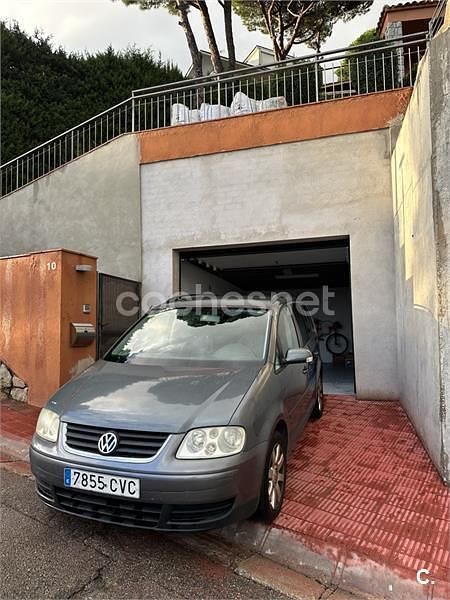 Usado VW Touran Conceptline 100 CV (73 kW) 2004 Gris / plata Monovolumen