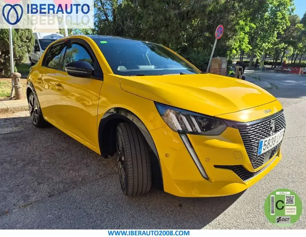 Usado Peugeot 208 GT-line 102 CV (75 kW) 2020 Amarillo Utilitario