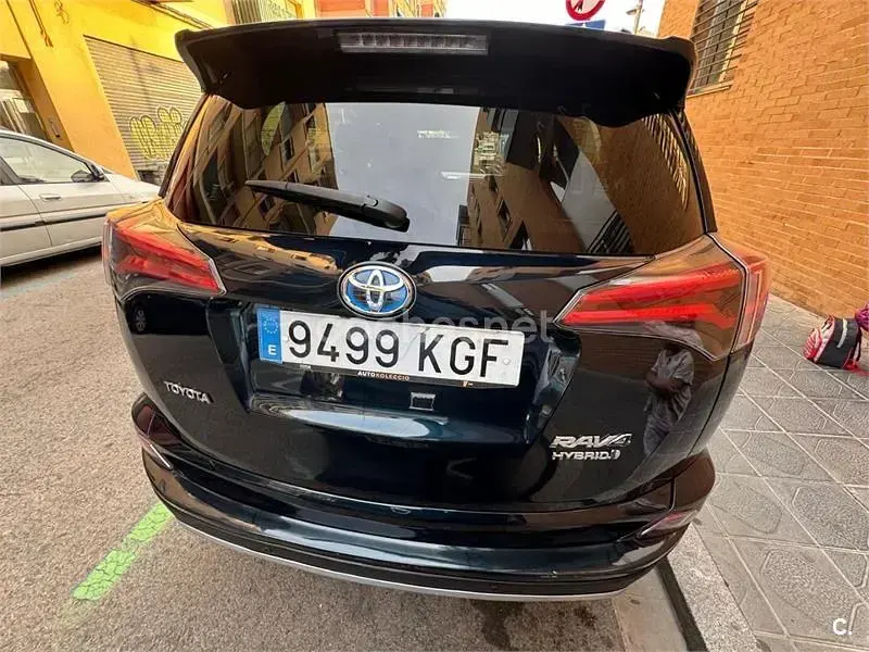 Usado Toyota RAV4 Hybrid Executive 197 CV (144 kW) 2017 Negro SUV