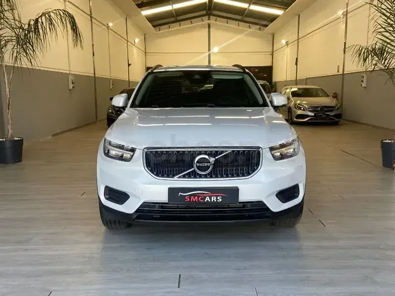 Usado Volvo XC40 Momentum 156 CV (114 kW) 2020 Gris / plata SUV