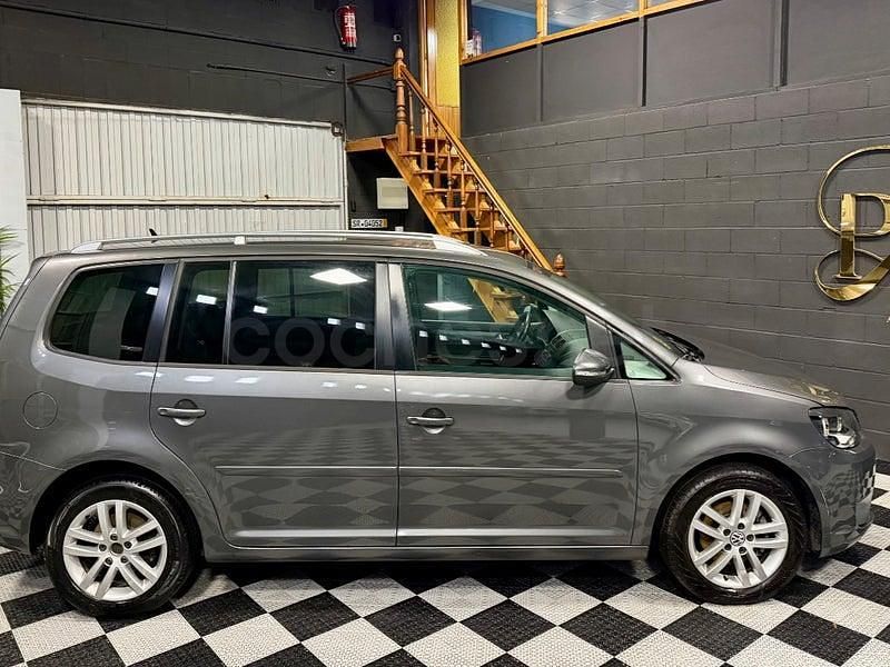 Usado VW Touran Advance 105 CV (77 kW) 2011 Gris / plata Monovolumen