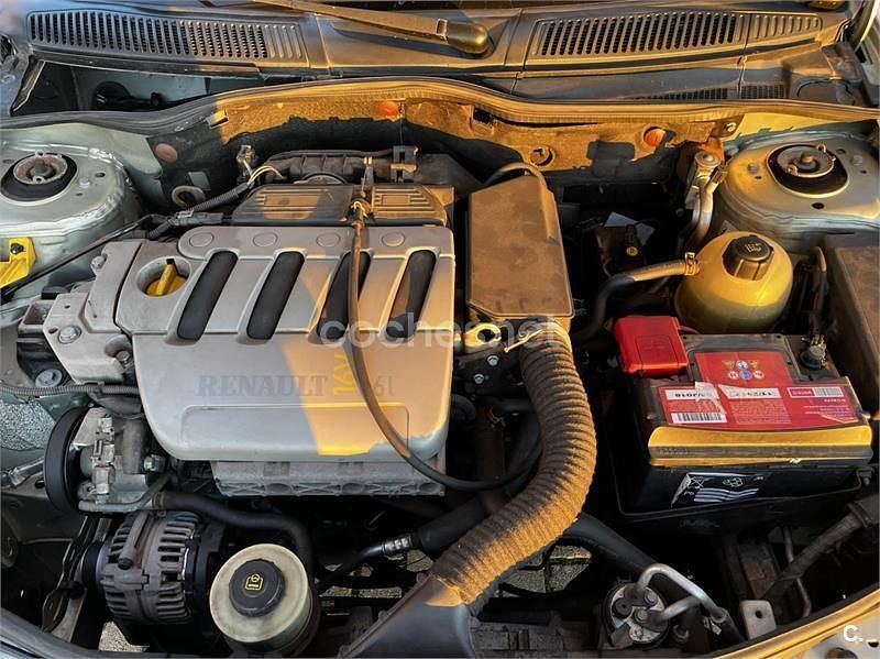 Usado Renault Mégane Expression 110 CV (80 kW) 2002 Beige Berlina