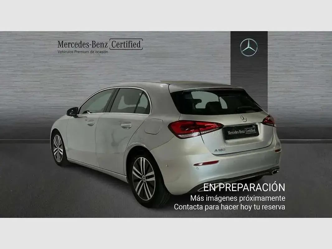 Usado Mercedes A180 136 CV (100 kW) 2022 Plateado Utilitario