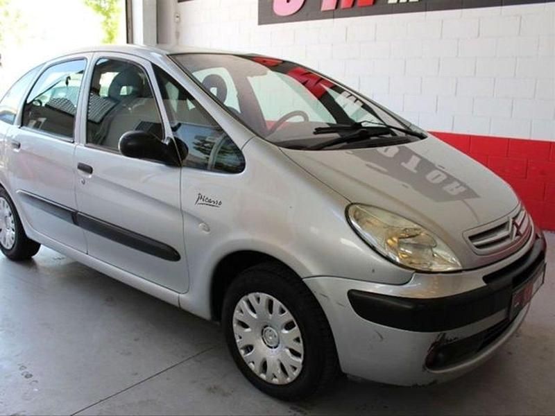 Usado Citroën Xsara Picasso 95 CV (69 kW) 2004 Gris / plata Monovolumen