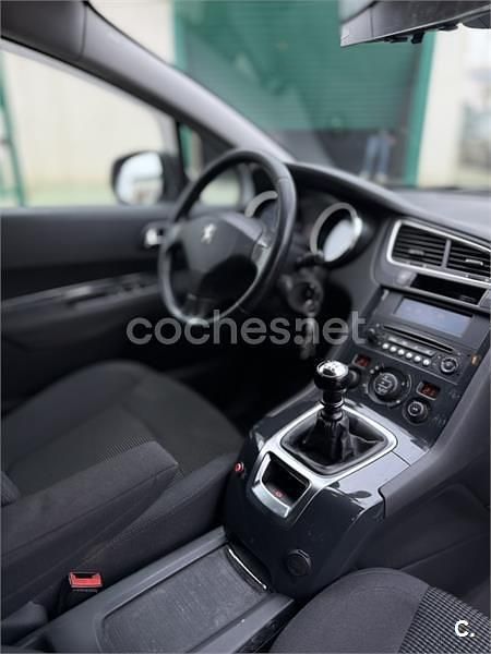 Usado Peugeot 5008 Active 120 HP (88 kW) 2015 Branco Monovolume