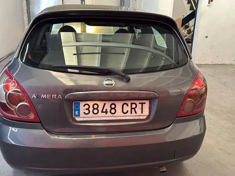 Usado Nissan Almera 112 CV (82 kW) 2004 Gris / plata Berlina