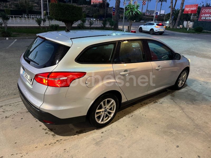 Usado Ford Focus Trend 95 CV (69 kW) 2017 Gris / plata Familiar