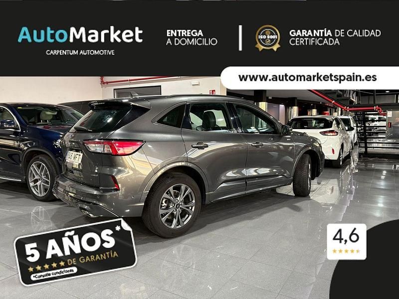 Usado Ford Kuga ST-Line X 243 CV (178 kW) 2023 Gris / plata SUV
