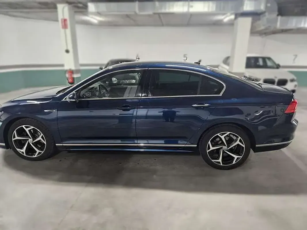 Usado VW Passat R-line 150 CV (110 kW) 2020 Azul Familiar