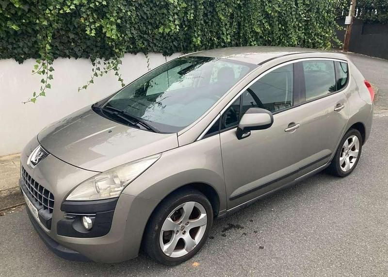 Beige Usado 2009 Peugeot 3008 Premium Monovolumen | 5990 € (Un poco caro) - Imagen 1/4