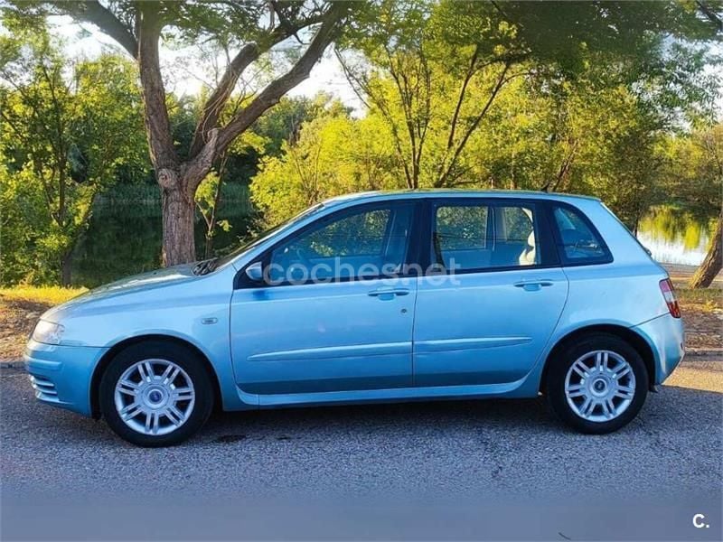 Usado Fiat Stilo Dynamic 150 CV (110 kW) 2005 Azul Berlina