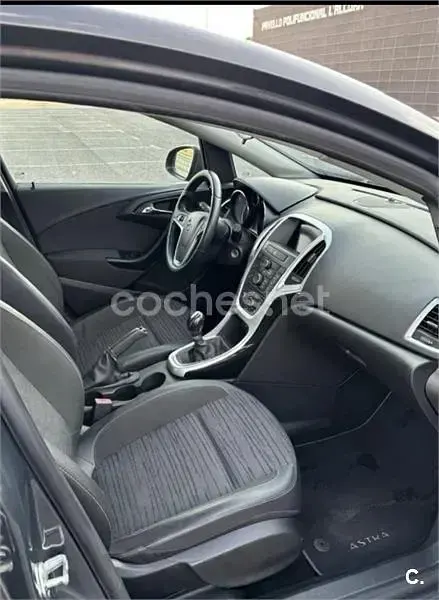 Usado Opel Astra Selective 115 CV (84 kW) 2015 Gris / plata Berlina
