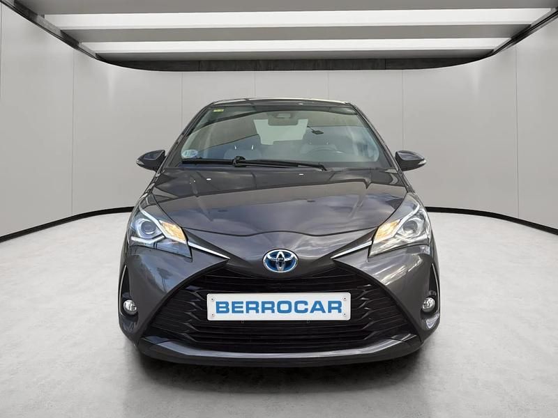 Usado Toyota Yaris Hybrid Active 100 CV (73 kW) 2018 Gris