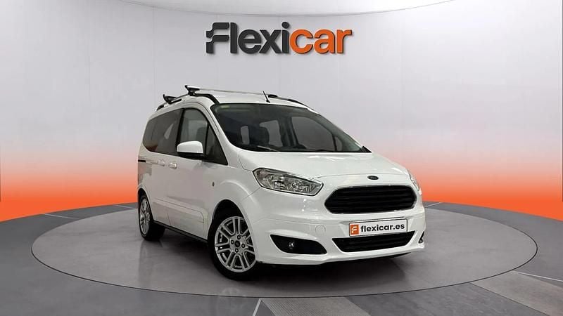 Usado Ford Tourneo Courier Ambiente 102 CV (75 kW) 2015 Blanco Monovolumen