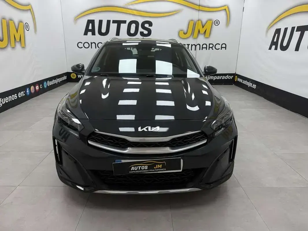 Usado Kia XCeed 120 CV (88 kW) 2023 Gris SUV