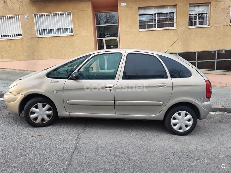 Usado Citroën Xsara Picasso 90 CV (66 kW) 2003 Beige Monovolumen