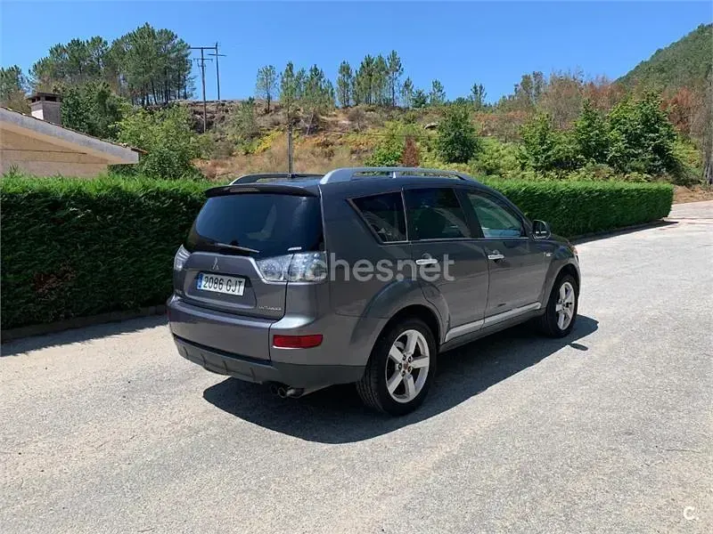 Usado Mitsubishi Outlander 140 CV (102 kW) 2007 Gris / plata SUV