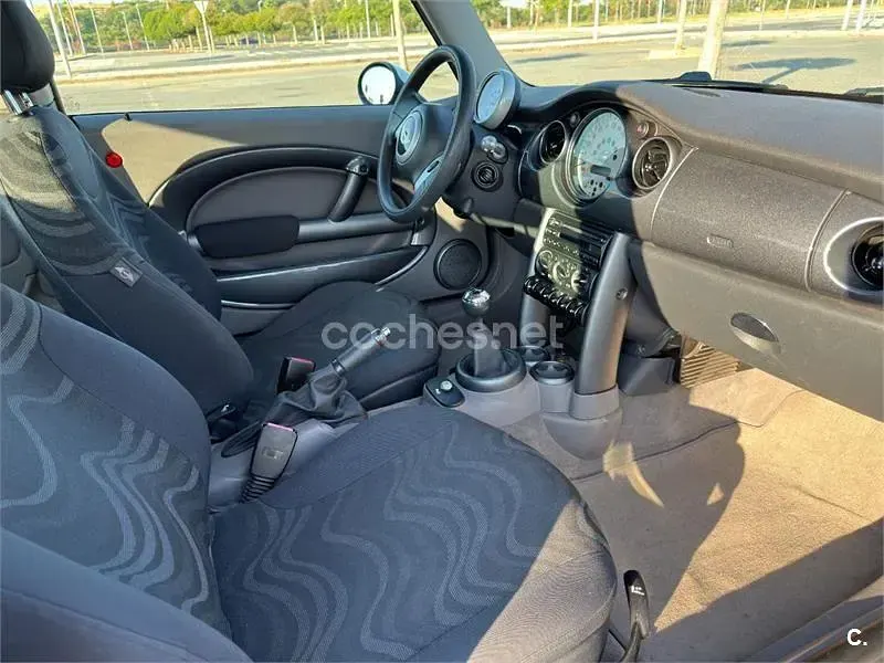 Usado Mini ONE 90 CV (66 kW) 2004 Azul Utilitario