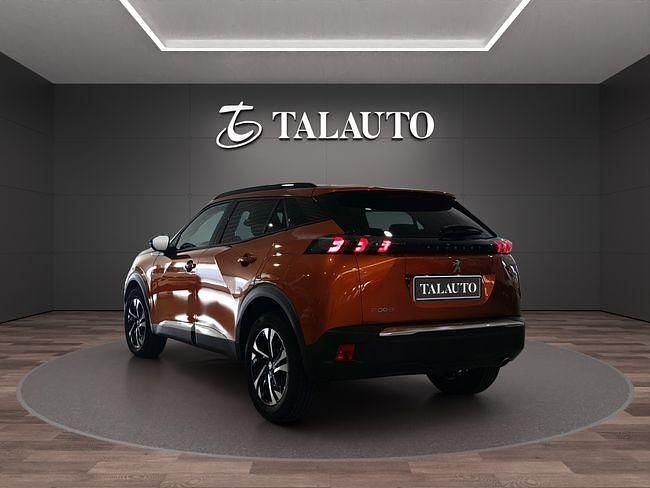 Usado Peugeot 2008 Allure 110 CV (80 kW) 2022 Naranja SUV