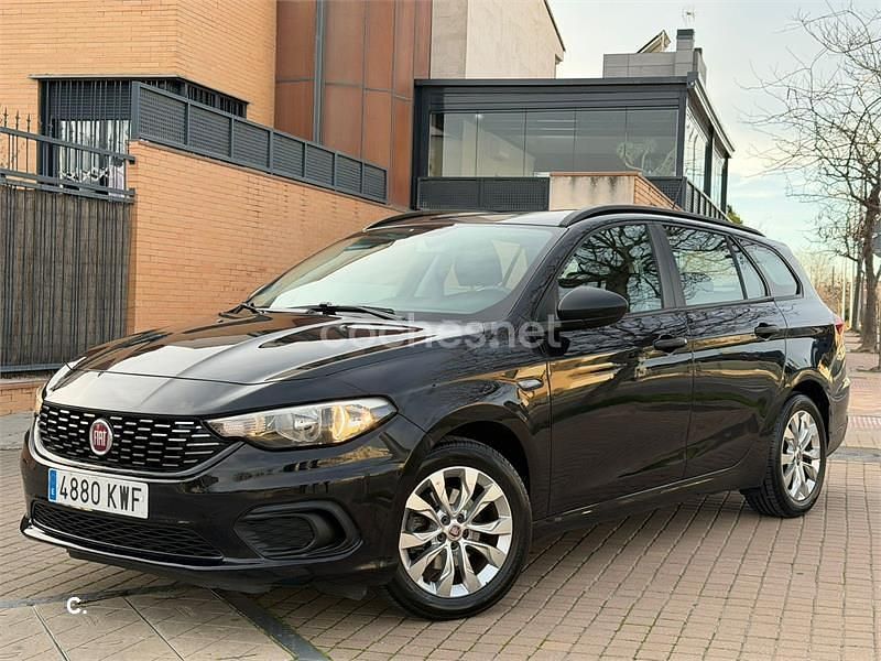 Usado Fiat Tipo Lounge 120 CV (88 kW) 2018 Negro Familiar