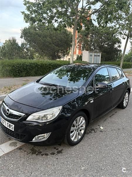Usado Opel Astra Sport 125 HP (91 kW) 2010 Preto Sedan