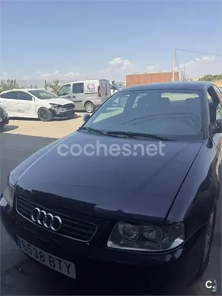 Usado Audi A3 Attraction 130 CV (95 kW) 2002 Violeta / lila Utilitario