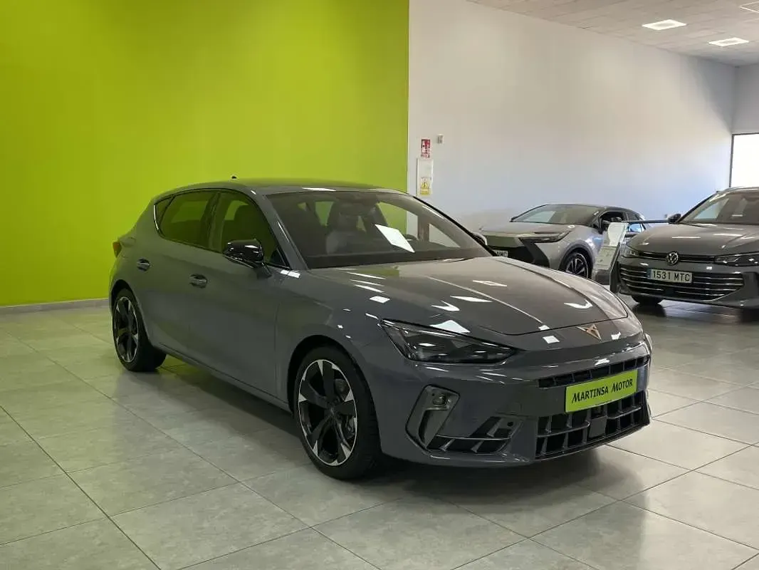 Usado Cupra Leon 150 CV (110 kW) 2025 Gris Utilitario