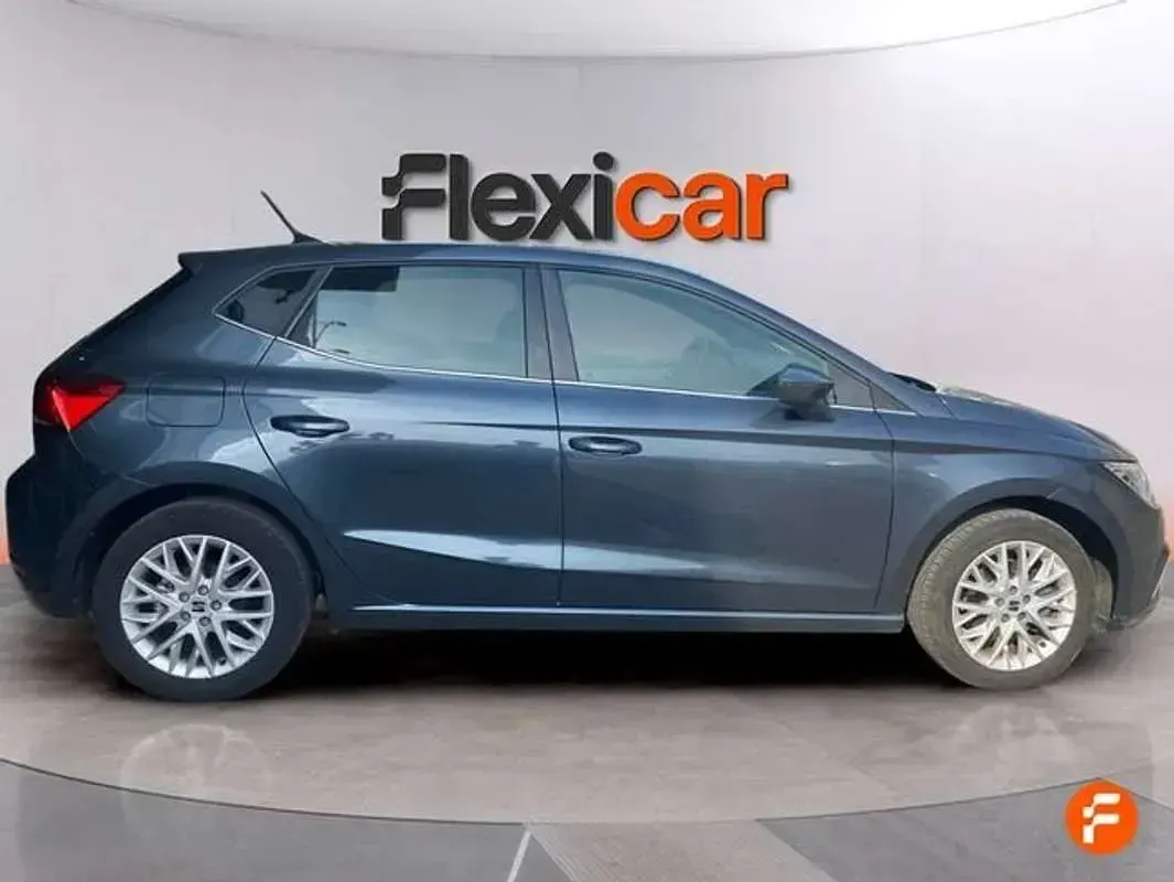 Usado Seat Ibiza 115 CV (84 kW) 2024 Gris Utilitario