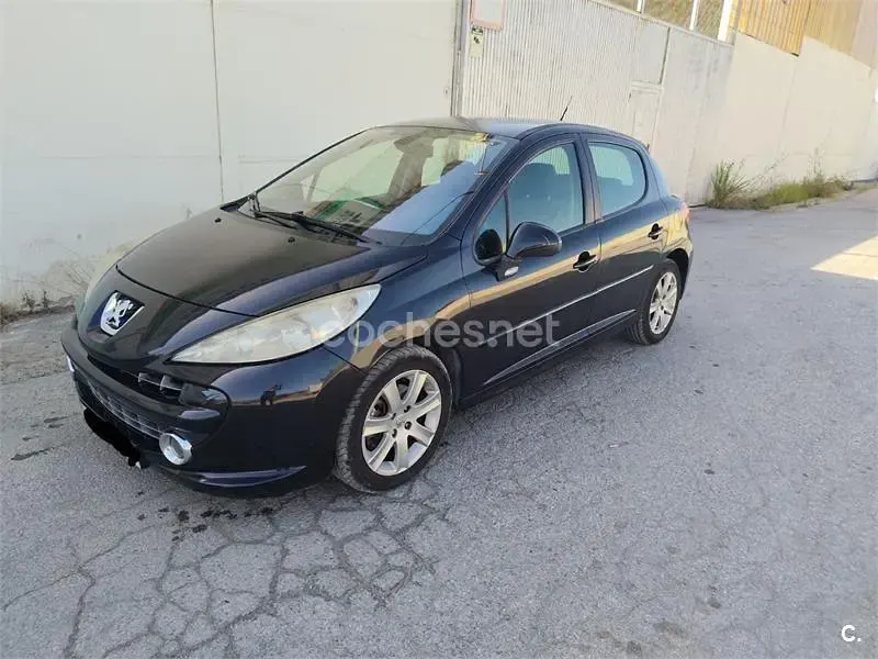 Usado Peugeot 207 90 CV (66 kW) 2006 Negro Berlina