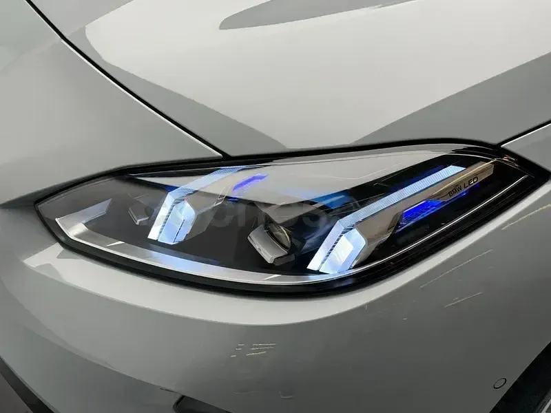 Usado BMW 120 170 CV (125 kW) 2025 Gris / plata Utilitario