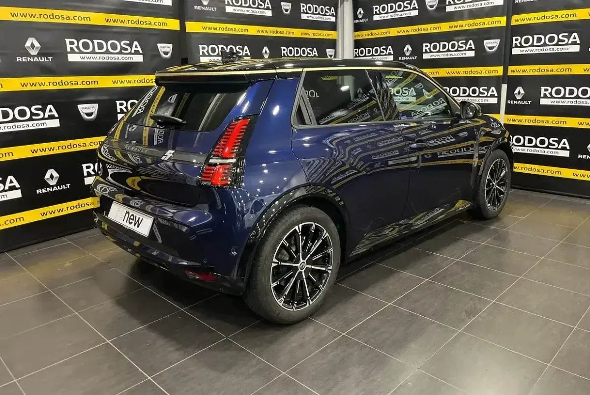 Usado Renault R5 Iconic 110 kW (150 CV) 2024 Azul Utilitario