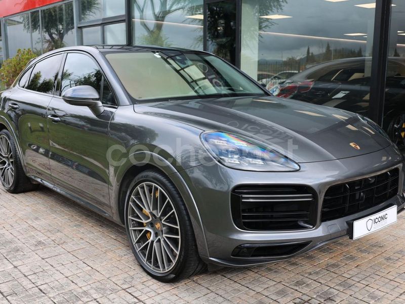 Usado Porsche Cayenne Turbo 550 CV (404 kW) 2020 Gris / plata SUV