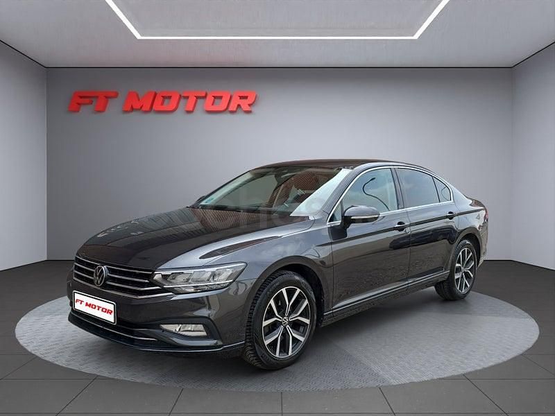Usado VW Passat Executive 150 CV (110 kW) 2022 Gris / plata Familiar