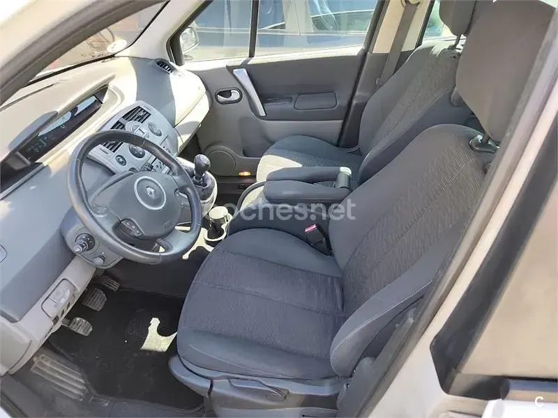 Usado Renault Scenic E-Tech Dynamique 105 CV (77 kW) 2008 Blanco Monovolumen