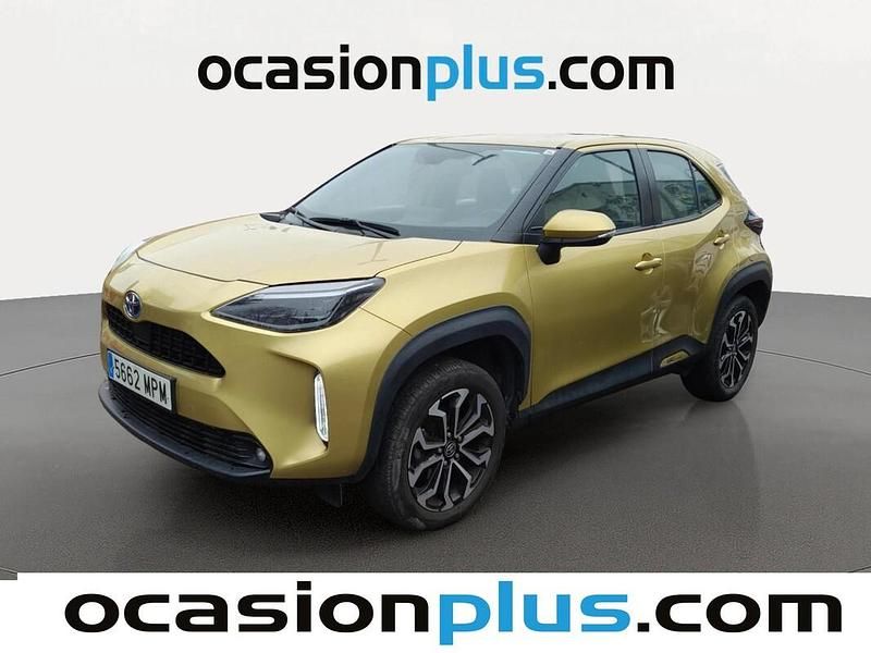 Usado Toyota Yaris Active 116 CV (85 kW) 2024 Oro Utilitario