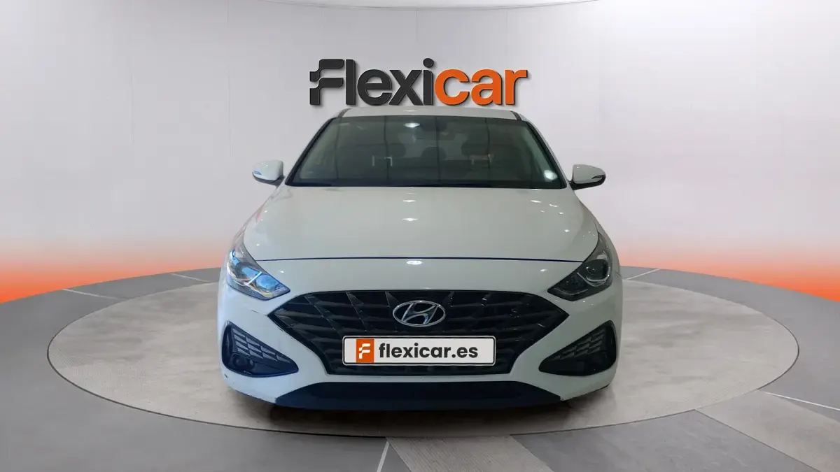 Usado Hyundai i30 120 CV (88 kW) 2021 Blanco Berlina