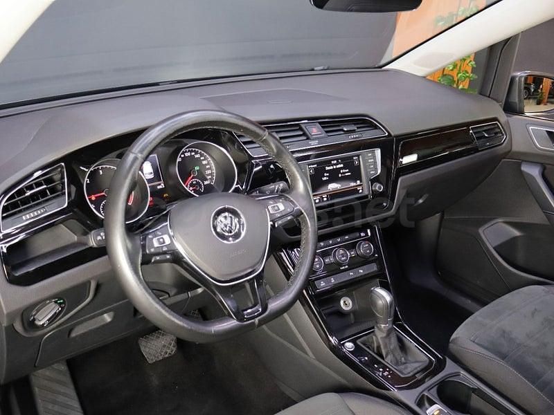 Usado VW Touran Sportline 150 CV (110 kW) 2016 Gris / plata Monovolumen
