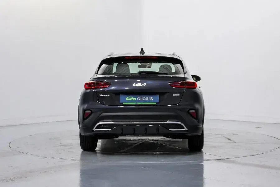 Usado Kia XCeed 141 CV (103 kW) 2024 Gris / plata SUV