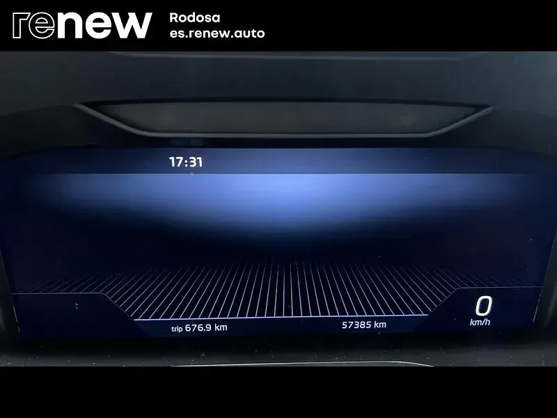 Usado Skoda Karoq Ambition 150 CV (110 kW) 2022 Blanco SUV