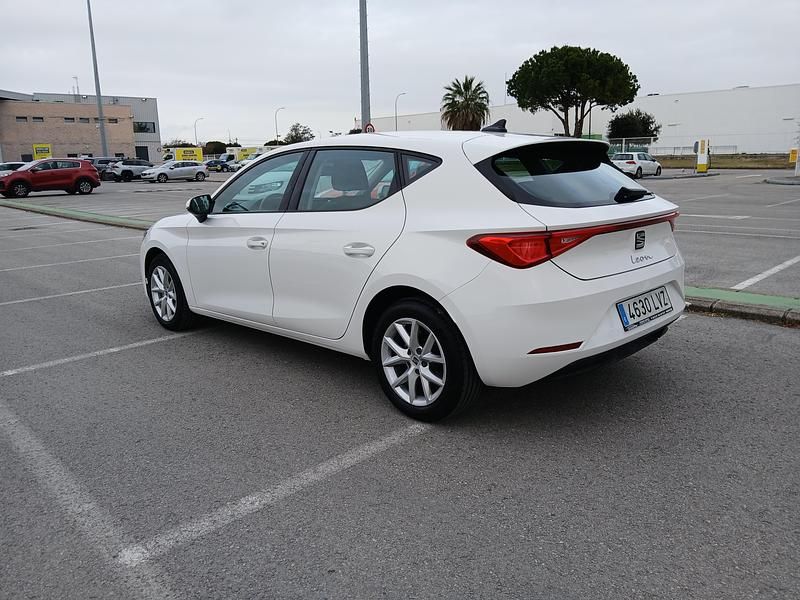 Usado Seat Leon Reference 115 CV (84 kW) 2022 Blanco Berlina