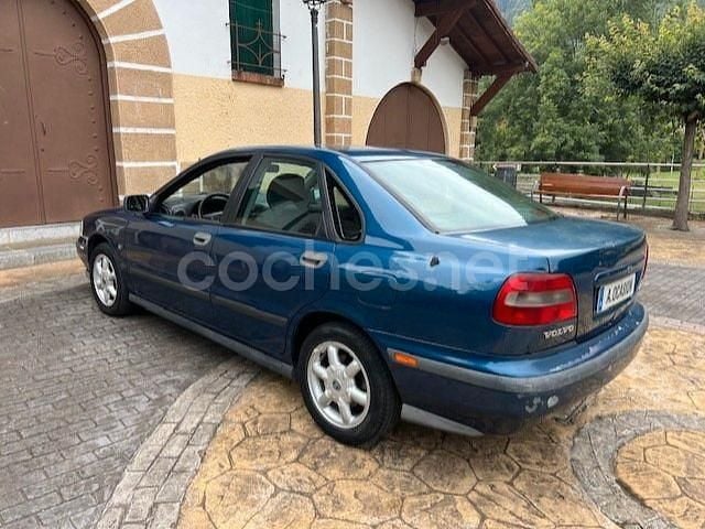 Usado Volvo S40 115 CV (84 kW) 1997 Azul Berlina