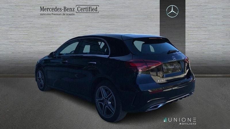 Usado Mercedes A250 AMG line 218 CV (160 kW) 2025 Negro Berlina